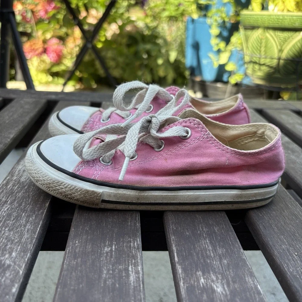 Converse lit visible colors